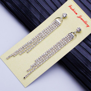 Сережки №1007  7см  4рядiв білих страз на металі під срібло весільні сережки, вечірні купити оптом